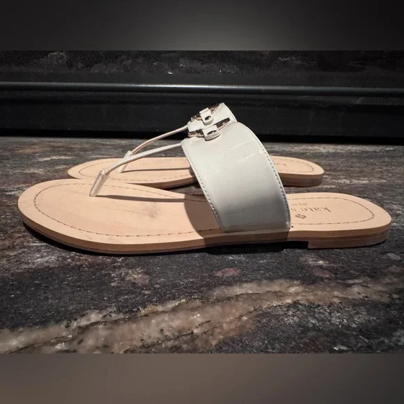 🚨SOLD🚨  KATE SPADE NEW YORK Cassia NEW White Patent Thong Flats Sandals Size 8.5 - Picture 9 of 16